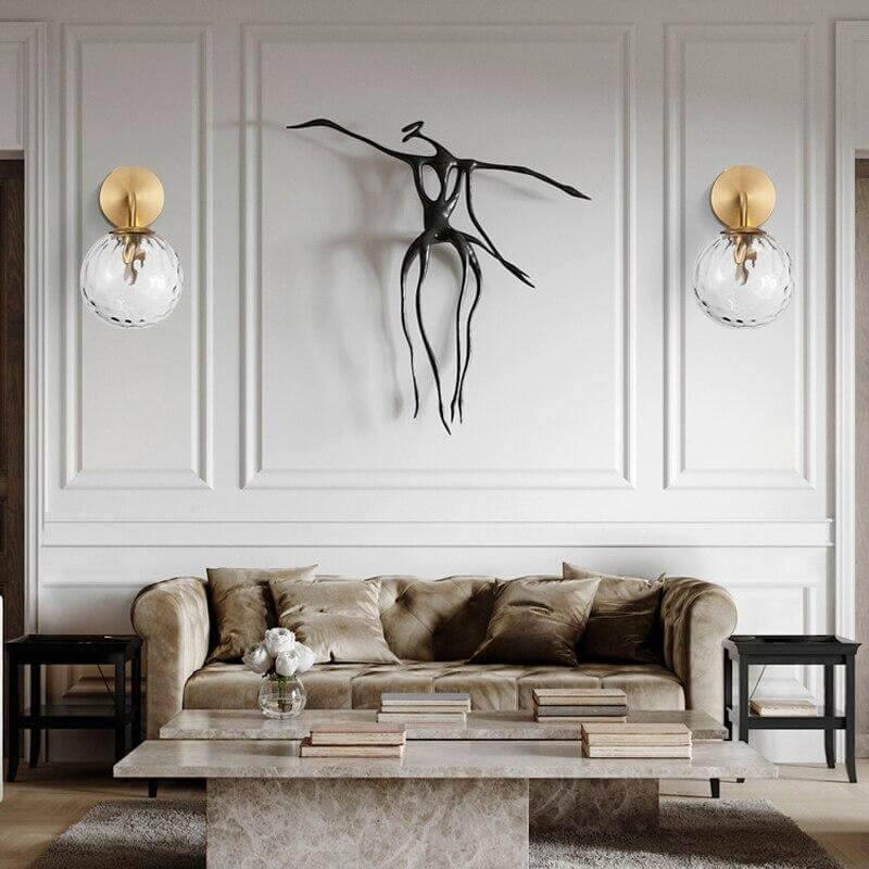 Thiết kế phòng khách theo phong cách nghệ thuật, đường nét của đèn tường cũng phải thật tinh tế, độc đáo